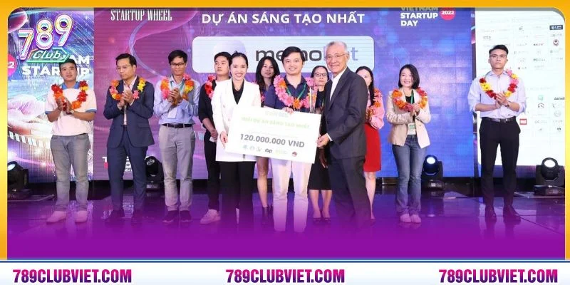 Huy chương vàng luôn theo CEO tại các sự kiện đình đám.